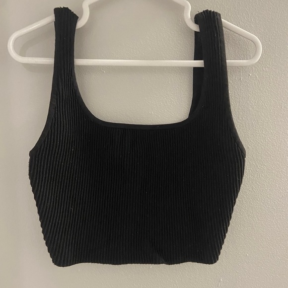 aritzia babaton sculpt knit cropped tank - Picture 2 of 4